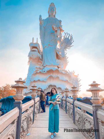 Tượng Quan Di Âm tại chùa Gò Kaen, Tây Ninh (Ảnh: Sưu tầm) 