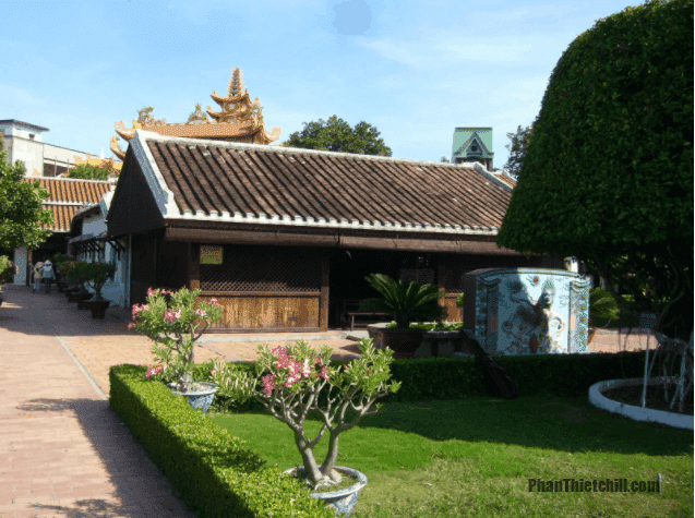 Duc Thanh School