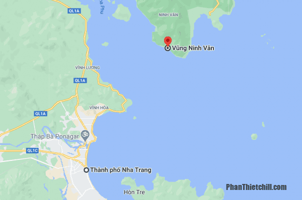 Vịnh Ninh Vân cách thành phố Nha Trang khoảng 60 km