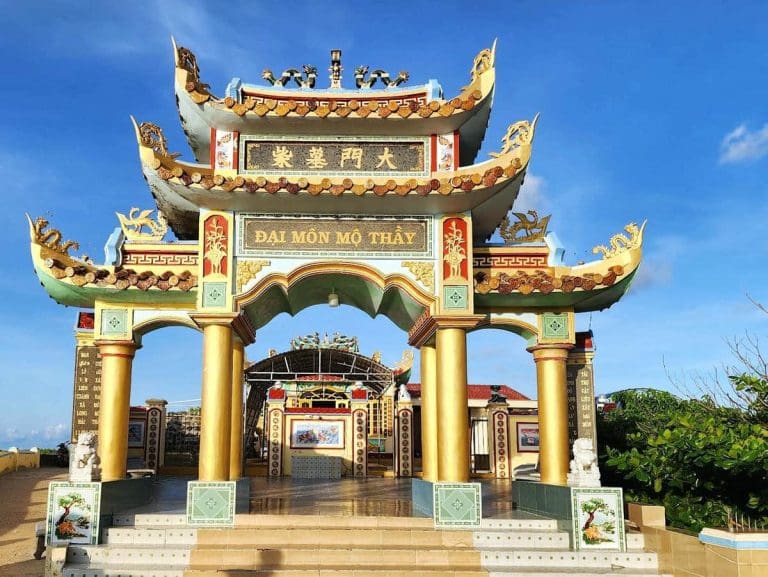 Mộ Thầy - Phú Quý: Di tích linh thiêng trên đảo ngọc giữa biển trời 2 mo thay phu quy 1